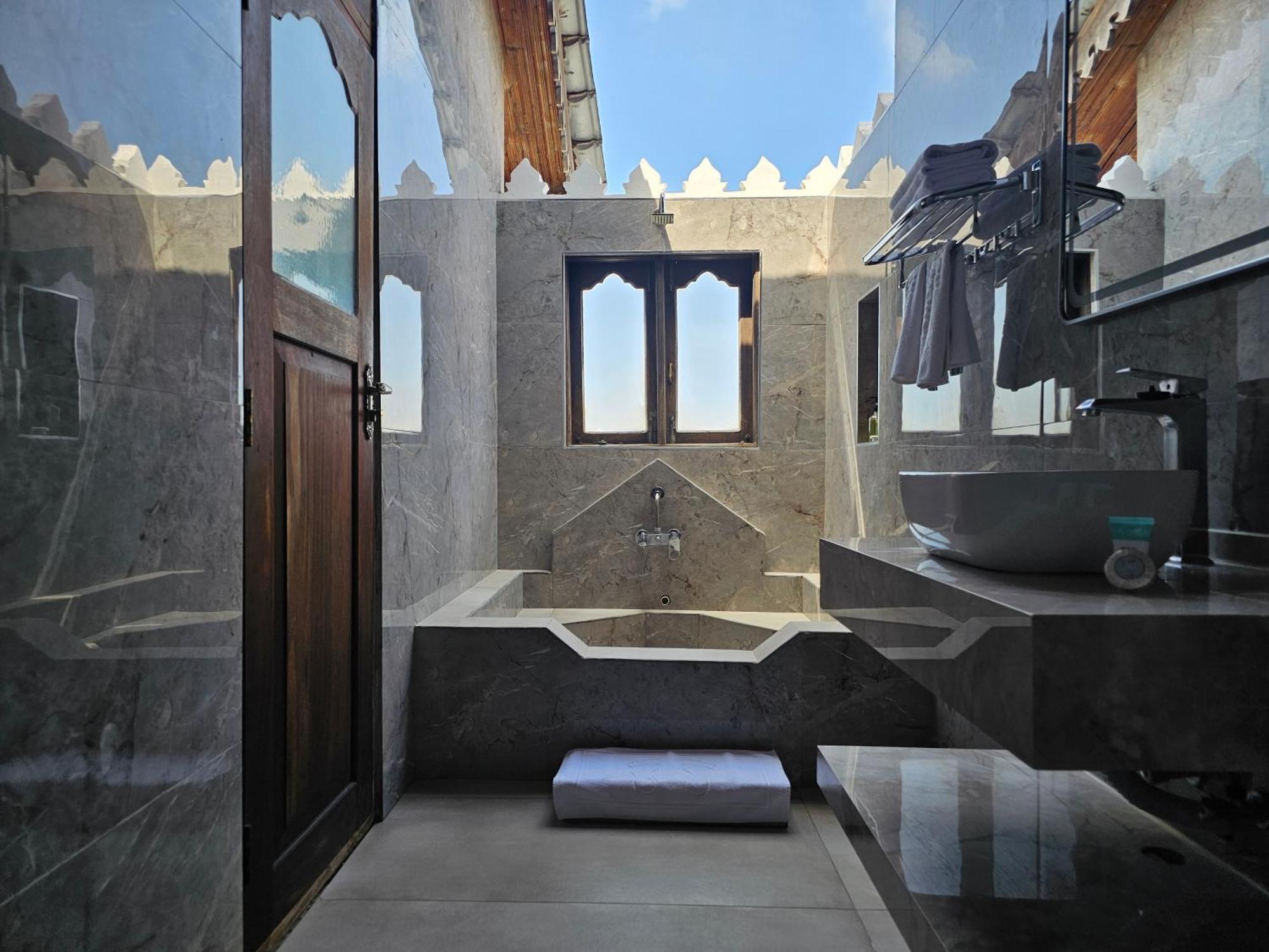 โรงแรมดฮาวพาเลส Zanzibar ภายนอก รูปภาพ